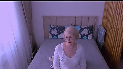 Snapshot of sabrinamacmarren chatting on 04/12/26, 10:31 Sabrina MacMarren online show from 04/12/26, 10:31