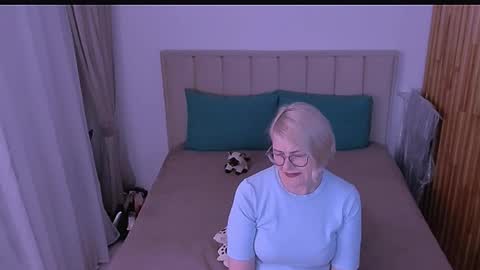 Snapshot of sabrinamacmarren chatting on 04/24/26, 06:21 Sabrina MacMarren online show from 04/24/26, 06:21