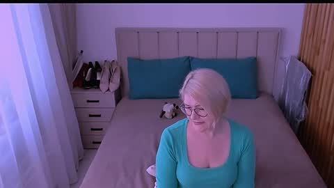 Snapshot of sabrinamacmarren chatting on 05/06/26, 04:34 Sabrina MacMarren online show from 05/06/26, 04:34