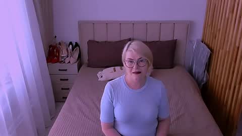 Snapshot of sabrinamacmarren chatting on 05/25/26, 02:23 Sabrina MacMarren online show from 05/25/26, 02:23