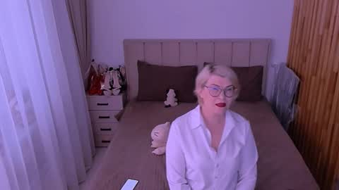 Snapshot of sabrinamacmarren chatting on 06/09/26, 01:45 Sabrina MacMarren online show from 06/09/26, 01:45