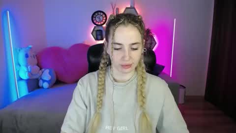 Sabrina Violet online show from 05/18/26, 08:09