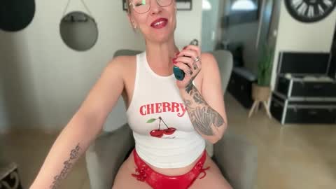 Snapshot of sacha__xx chatting on 04/07/26, 01:44 sacha__xx online show from 04/07/26, 01:44