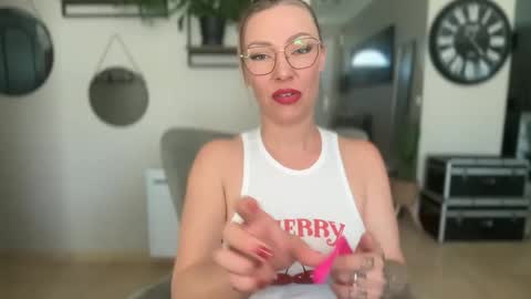 Snapshot of sacha__xx chatting on 04/16/26, 11:22 sacha__xx online show from 04/16/26, 11:22