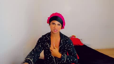 Snapshot of sacha_candy chatting on 12/06/24, 07:56 Sacha online show from 12/06/24, 07:56