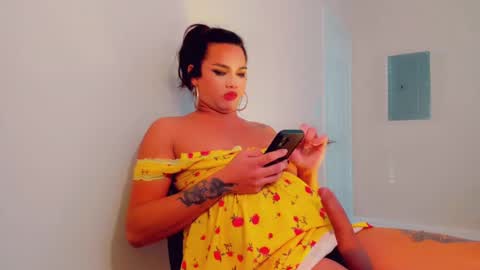 Snapshot of sacha_candy chatting on 02/21/25, 10:26 Sacha online show from 02/21/25, 10:26