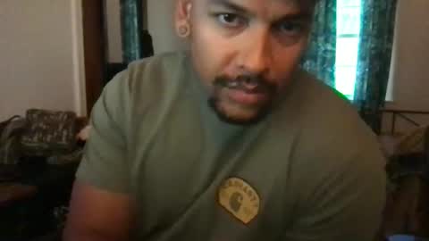 Snapshot of sack_draggin chatting on 05/21/26, 05:20 Beezy online show from 05/21/26, 05:20