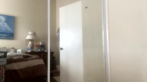 Snapshot of sackskincreamer chatting on 02/15/25, 05:07 R online show from 02/15/25, 05:07