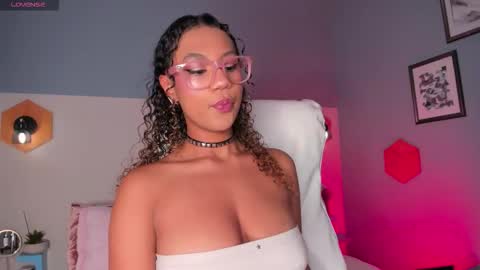 Sophie online show from 12/05/25, 05:05