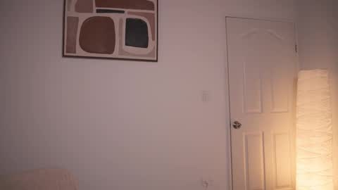 Snapshot of sadelune chatting on 02/17/26, 03:47 An online show from 02/17/26, 03:47