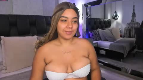 Snapshot of sadiefoster chatting on 09/19/25, 01:23 Sadie online show from 09/19/25, 01:23