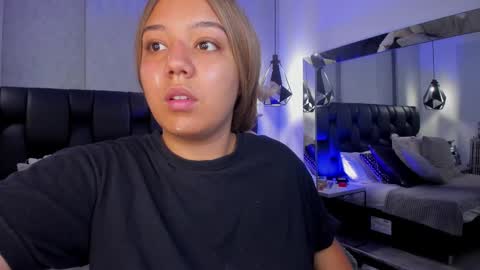 Snapshot of sadiefoster chatting on 09/25/25, 02:10 Sadie online show from 09/25/25, 02:10