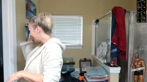 Snapshot of sadierw chatting on 10/29/25, 04:31 SadieRW online show from 10/29/25, 04:31