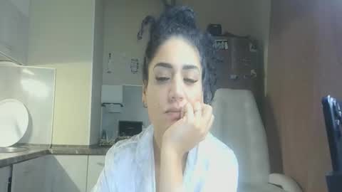 Snapshot of safari_xx chatting on 10/28/25, 01:58 Queen online show from 10/28/25, 01:58