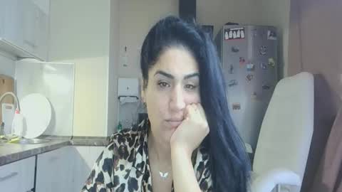 Snapshot of safari_xx chatting on 11/10/25, 10:47 Queen online show from 11/10/25, 10:47