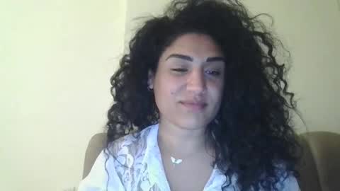 Snapshot of safari_xx chatting on 06/10/26, 03:33 Queen online show from 06/10/26, 03:33
