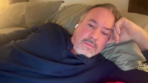 Snapshot of safetynett chatting on 12/20/25, 04:25 safetynett online show from 12/20/25, 04:25