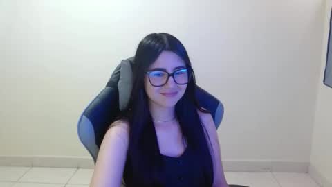 Sahaliefox  online show from 10/18/25, 10:21