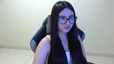 Sahaliefox  online show from 11/19/25, 09:37