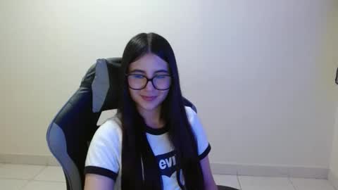 Sahaliefox  online show from 11/25/25, 09:15