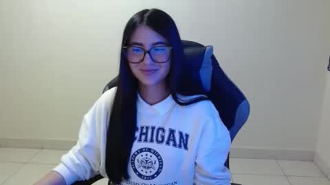 Sahaliefox  online show from 12/03/25, 11:36