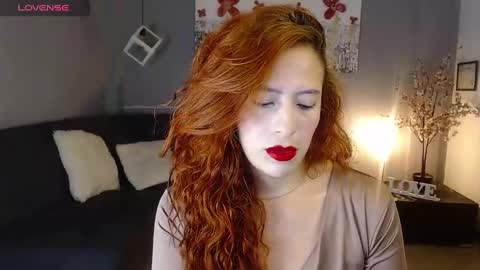 Snapshot of sahra_tayl0r_ chatting on 01/09/25, 02:29 SARA online show from 01/09/25, 02:29