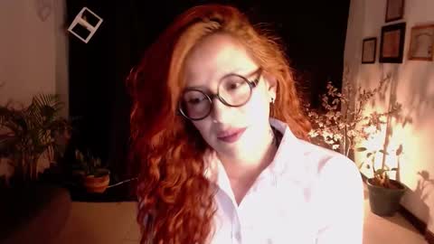 Snapshot of sahra_tayl0r_ chatting on 02/13/25, 02:42 SARA online show from 02/13/25, 02:42