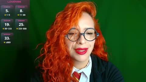 Snapshot of sahra_tayl0r_ chatting on 09/11/25, 08:53 SARA online show from 09/11/25, 08:53