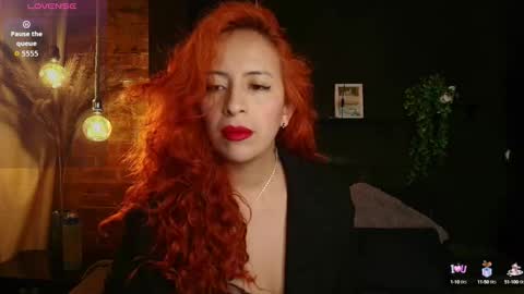 Snapshot of sahra_tayl0r_ chatting on 10/15/25, 02:06 SARA online show from 10/15/25, 02:06