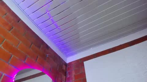 sainix_ online show from 10/04/25, 02:42