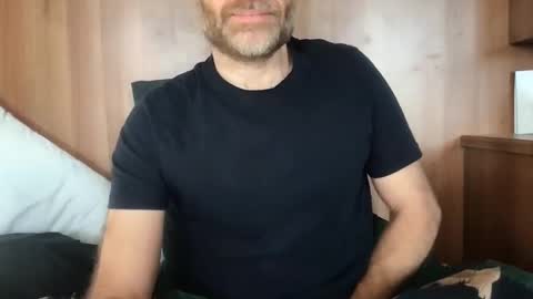 Snapshot of saint009 chatting on 01/16/25, 11:04 saint009 online show from 01/16/25, 11:04