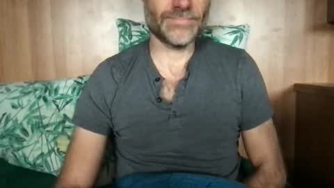 Snapshot of saint009 chatting on 10/15/25, 11:43 saint009 online show from 10/15/25, 11:43