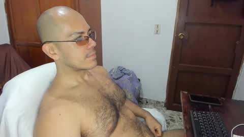 Snapshot of saintedy01 chatting on 11/27/25, 01:02 saintedy01 online show from 11/27/25, 01:02