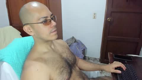 Snapshot of saintedy01 chatting on 12/19/25, 01:07 saintedy01 online show from 12/19/25, 01:07