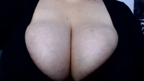 Snapshot of sakhmett chatting on 06/20/26, 04:37 Sarah online show from 06/20/26, 04:37