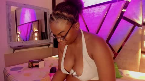 Snapshot of salem_rosee chatting on 05/03/26, 01:44 salem_rosee online show from 05/03/26, 01:44