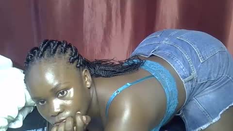 sally_bee1 online show from 05/12/26, 04:09