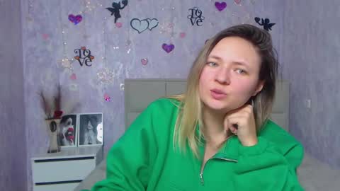 Snapshot of sallyverda chatting on 02/25/25, 12:58 Sally online show from 02/25/25, 12:58
