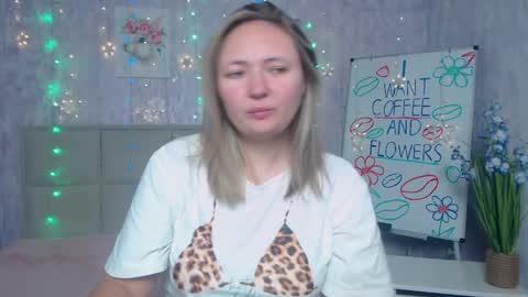 Snapshot of sallyverda chatting on 09/13/25, 05:13 Sally online show from 09/13/25, 05:13