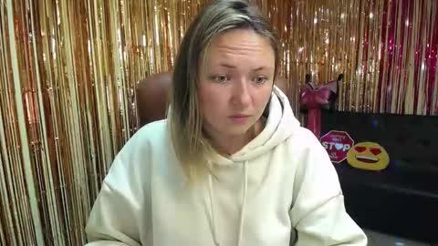 Snapshot of sallyverda chatting on 10/12/25, 05:12 Sally online show from 10/12/25, 05:12