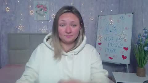 Snapshot of sallyverda chatting on 10/14/25, 11:27 Sally online show from 10/14/25, 11:27