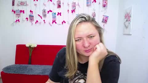 Snapshot of sallyverda chatting on 05/15/26, 05:42 Sally online show from 05/15/26, 05:42