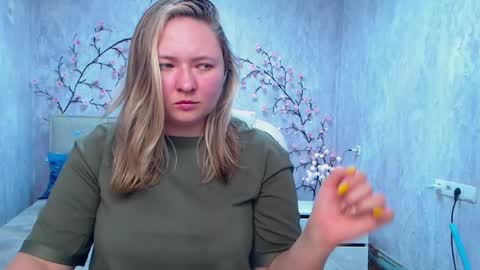 Snapshot of sallyverda chatting on 05/18/26, 05:41 Sally online show from 05/18/26, 05:41