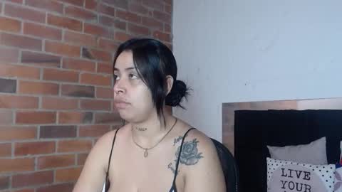 Snapshot of salome__hills chatting on 11/26/25, 01:01 online show from 11/26/25, 01:01