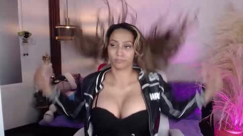 salome_drasin online show from 11/22/25, 08:41