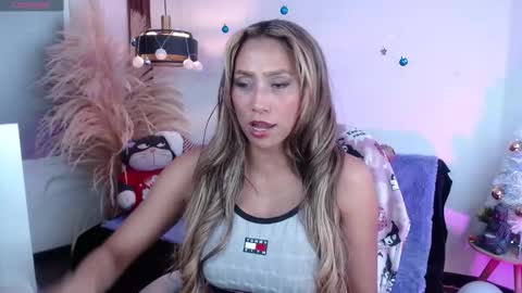 Snapshot of salome_drasin chatting on 12/22/25, 08:39 salome_drasin online show from 12/22/25, 08:39