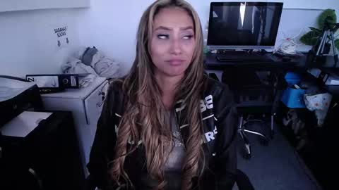 Snapshot of salome_drasin chatting on 02/28/26, 12:17 salome_drasin online show from 02/28/26, 12:17