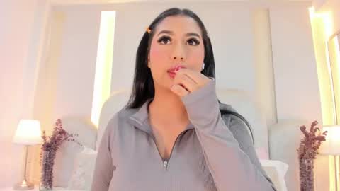 Snapshot of salomebell chatting on 10/01/25, 08:59 online show from 10/01/25, 08:59