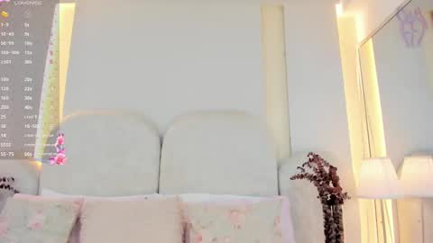 Snapshot of salomebell chatting on 10/16/25, 07:59 online show from 10/16/25, 07:59