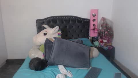 yenny online show from 10/09/25, 04:21